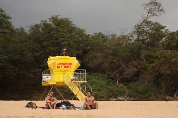 Botando a conversa em dia, depois dez meses sem se ver (na Big Beach, em South Kihei, em Maui, no Havaí - foto de Laura Schunemann)